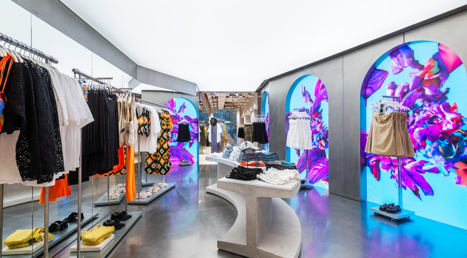 1086_14010_bershka_ottaviano_14-1536×848